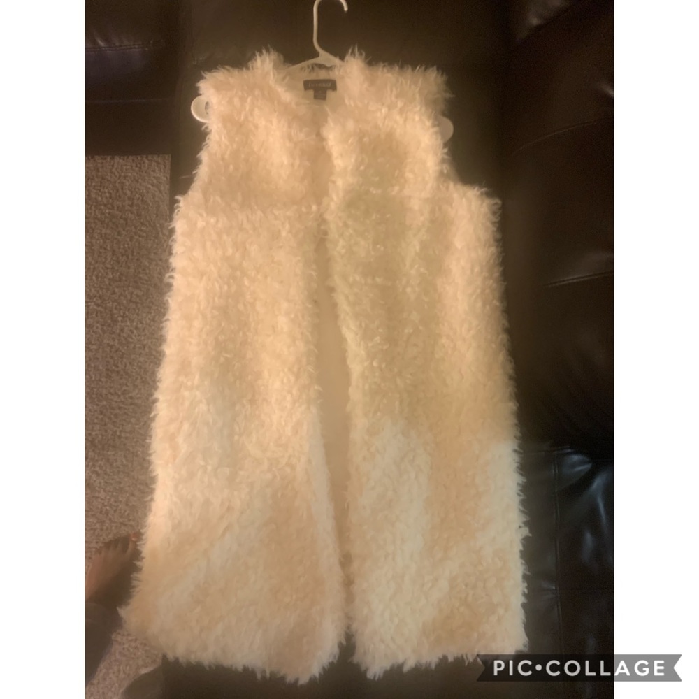 Sleeveless fur jacket